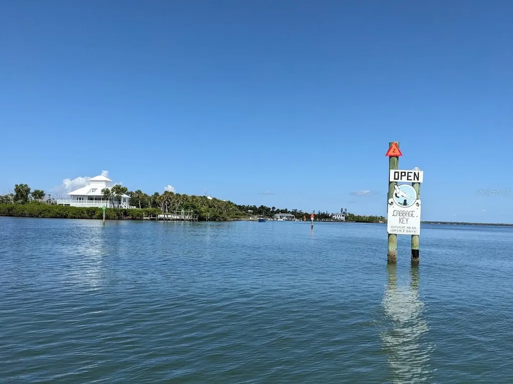 4722 SE 1st Place Cape Coral FL 33904