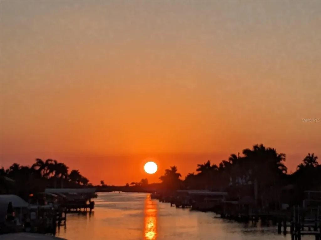 4722 SE 1st Place Cape Coral FL 33904