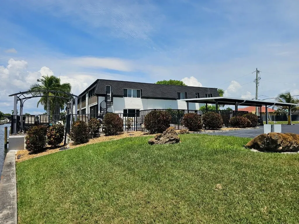 4722 SE 1st Place Cape Coral FL 33904
