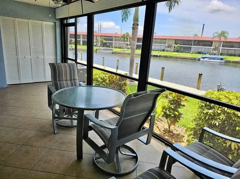 4722 SE 1st Place Cape Coral FL 33904