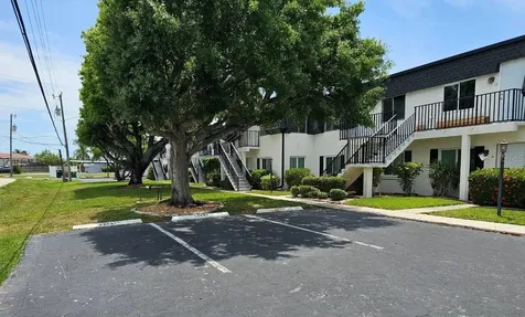 4722 SE 1st Place Cape Coral FL 33904
