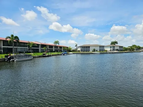 4722 SE 1st Place Cape Coral FL 33904