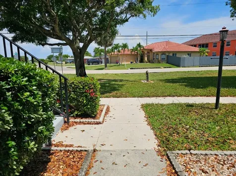 4722 SE 1st Place Cape Coral FL 33904