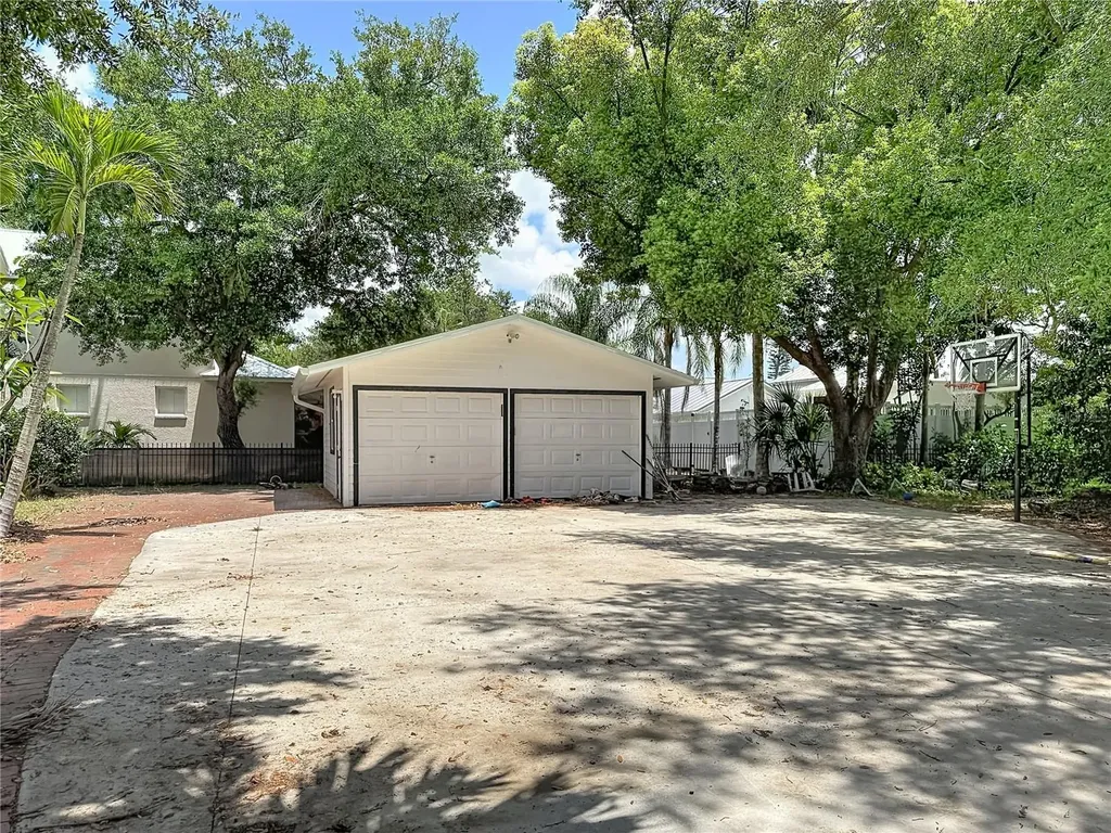 3621 1st Avenue W Bradenton FL 34205