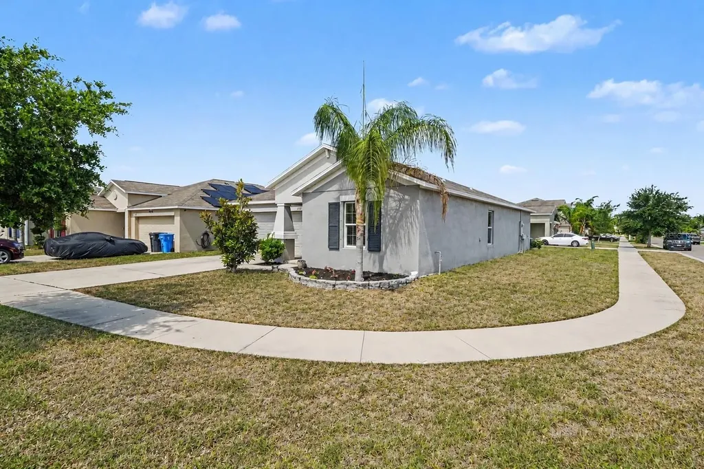 1733 Broad Winged Hawk Drive Ruskin FL 33570