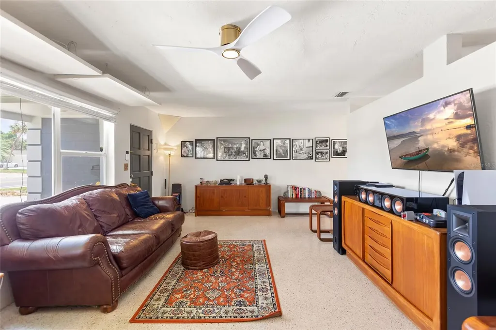 1124 40th Avenue NE St Petersburg FL 33703