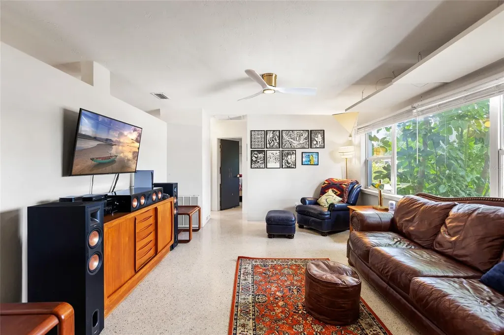 1124 40th Avenue NE St Petersburg FL 33703
