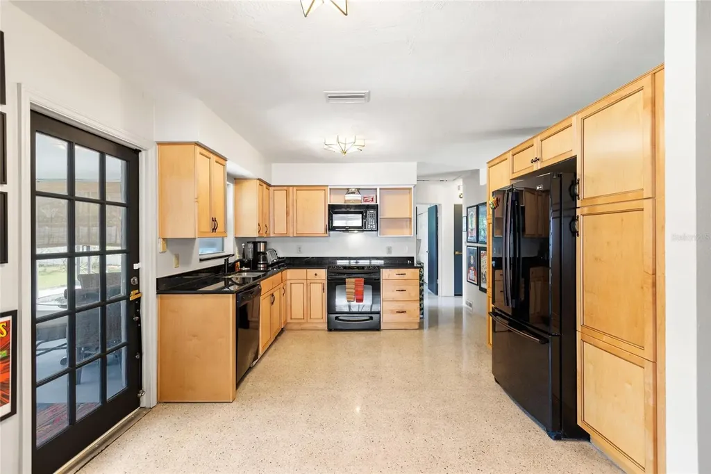 1124 40th Avenue NE St Petersburg FL 33703