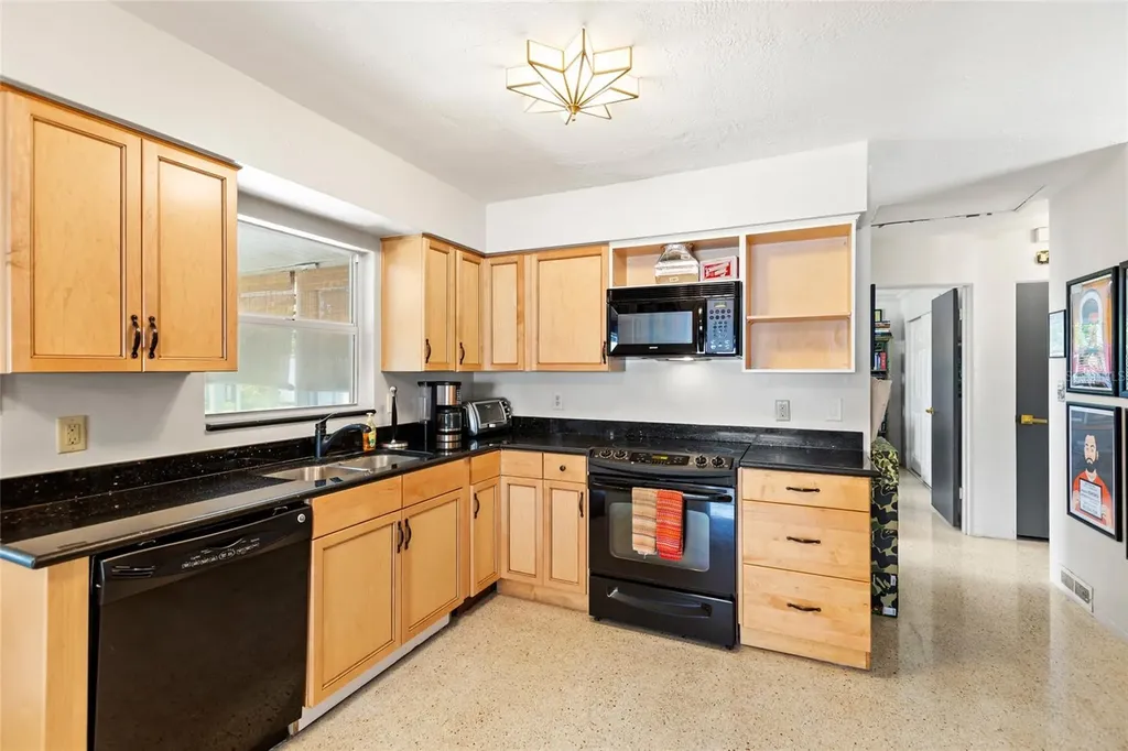 1124 40th Avenue NE St Petersburg FL 33703