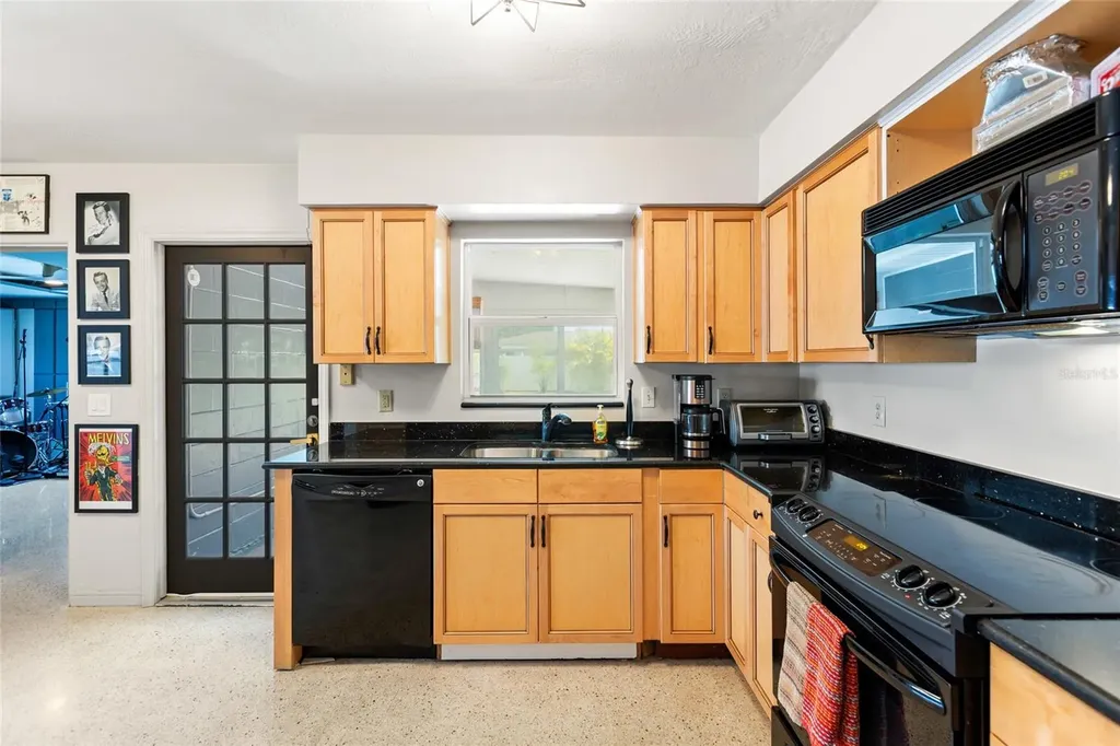 1124 40th Avenue NE St Petersburg FL 33703