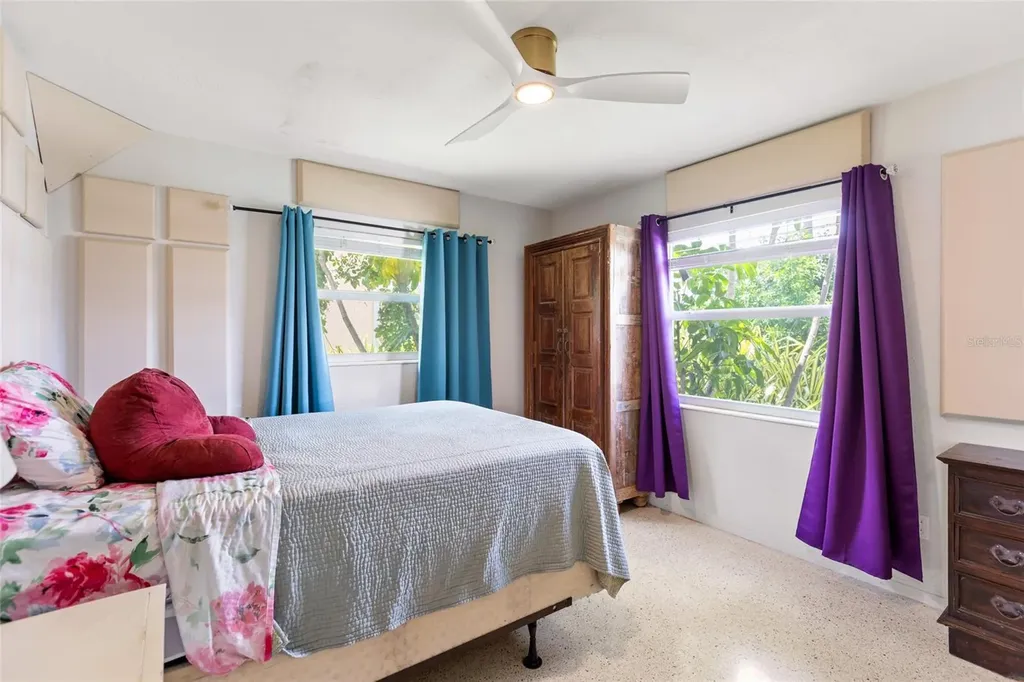 1124 40th Avenue NE St Petersburg FL 33703