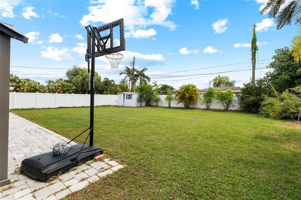 1124 40th Avenue NE St Petersburg FL 33703