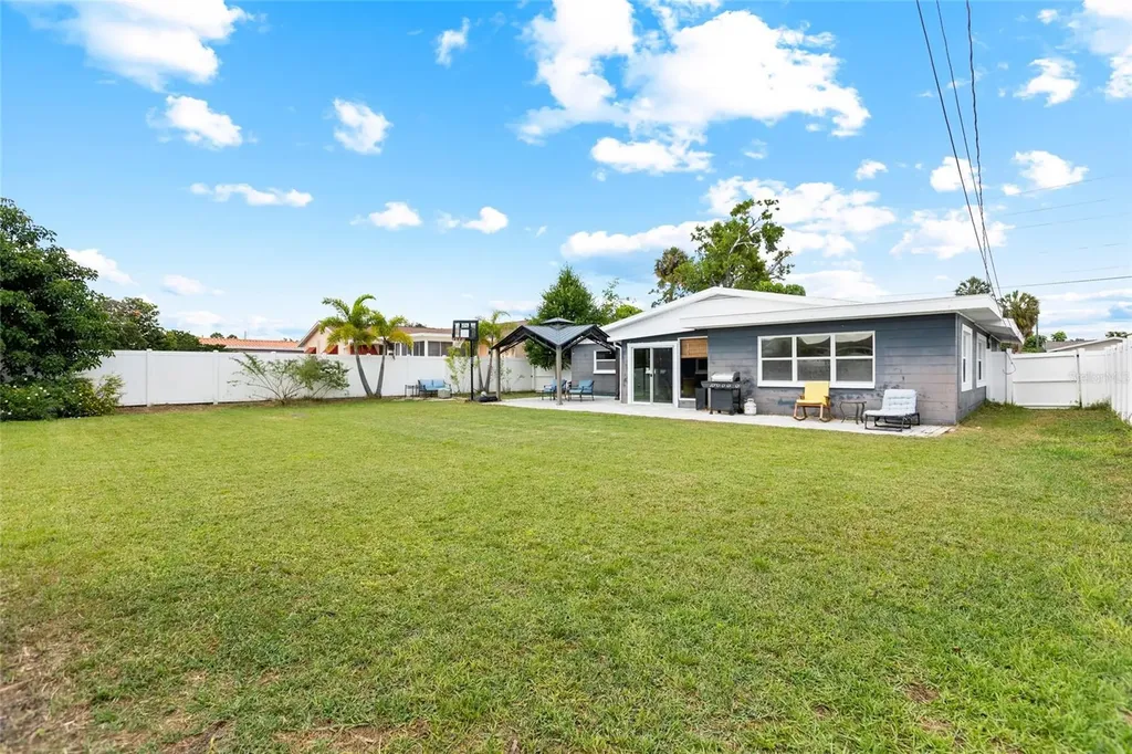 1124 40th Avenue NE St Petersburg FL 33703