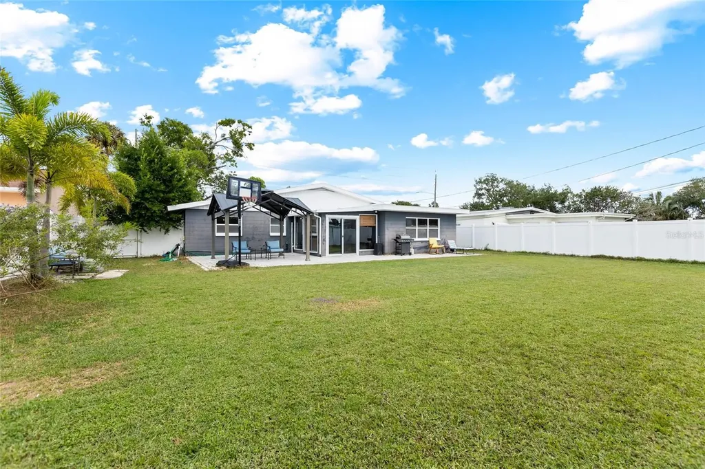 1124 40th Avenue NE St Petersburg FL 33703