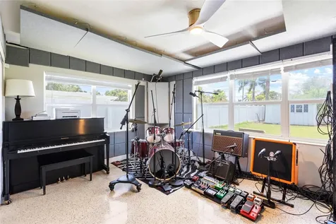 1124 40th Avenue NE St Petersburg FL 33703