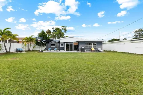 1124 40th Avenue NE St Petersburg FL 33703