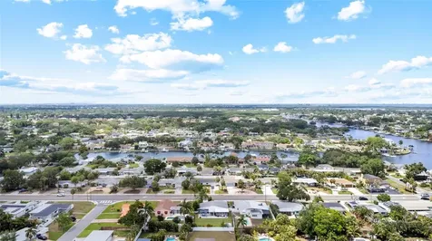 1124 40TH Avenue NE St Petersburg FL 33703