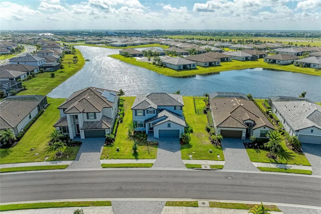 5325 Coral Reef Way Bradenton FL 34211