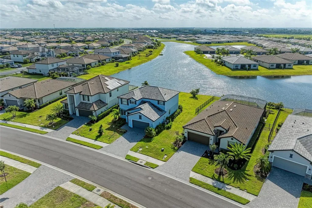 5325 Coral Reef Way Bradenton FL 34211