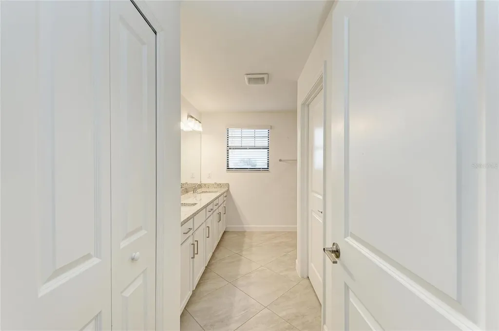 5325 Coral Reef Way Bradenton FL 34211