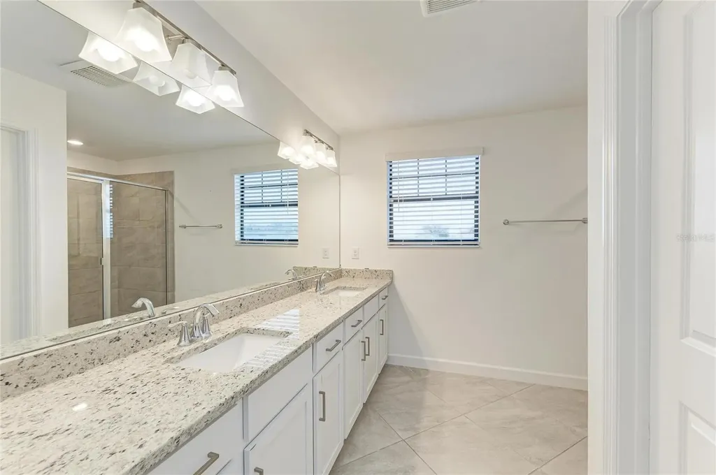 5325 Coral Reef Way Bradenton FL 34211