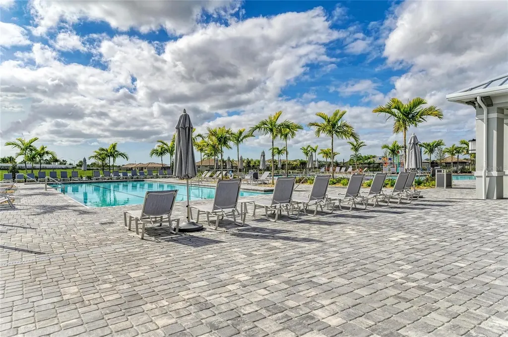 5325 Coral Reef Way Bradenton FL 34211