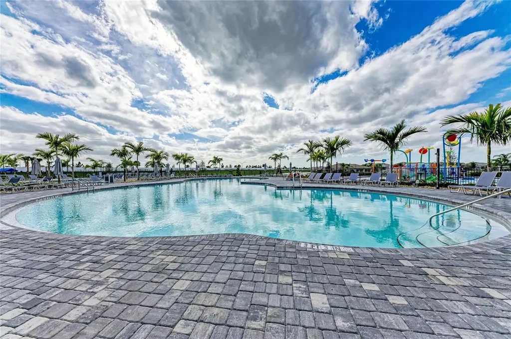 5325 Coral Reef Way Bradenton FL 34211