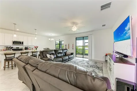 5325 Coral Reef Way Bradenton FL 34211