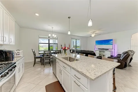 5325 Coral Reef Way Bradenton FL 34211