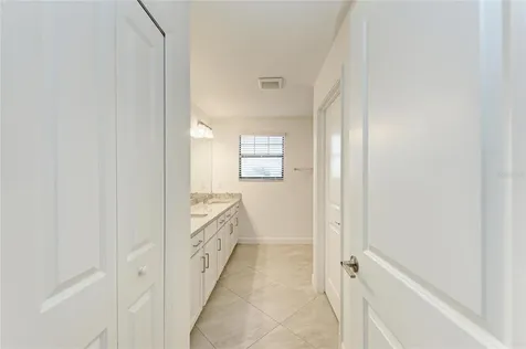 5325 Coral Reef Way Bradenton FL 34211