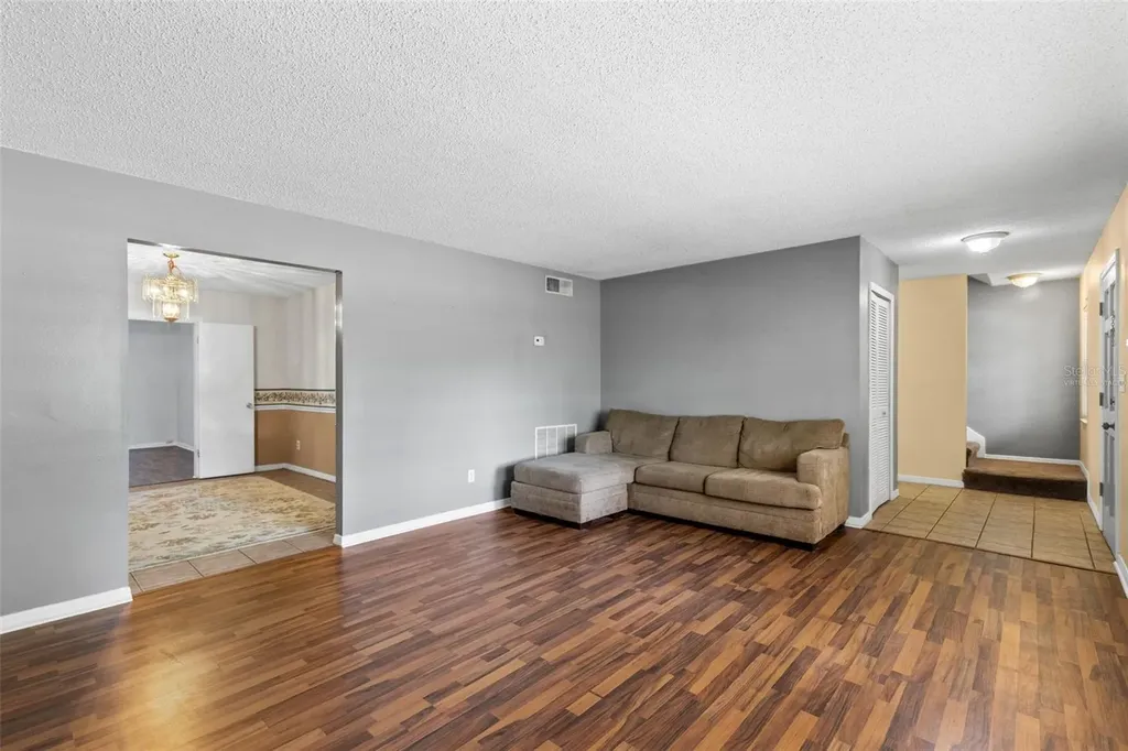 8698 Hillside Drive Orlando FL 32810