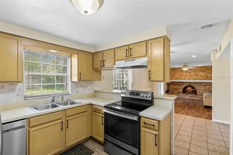 8698 Hillside Drive Orlando FL 32810