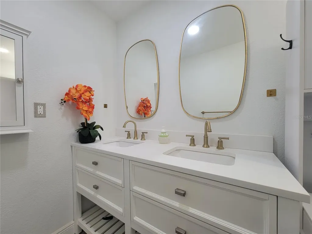 2631 Oakbrook Drive Largo FL 33770