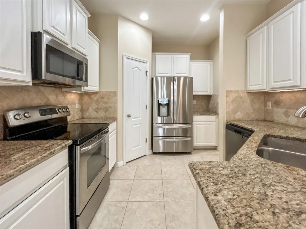 16615 Kingletside Court Lithia FL 33547