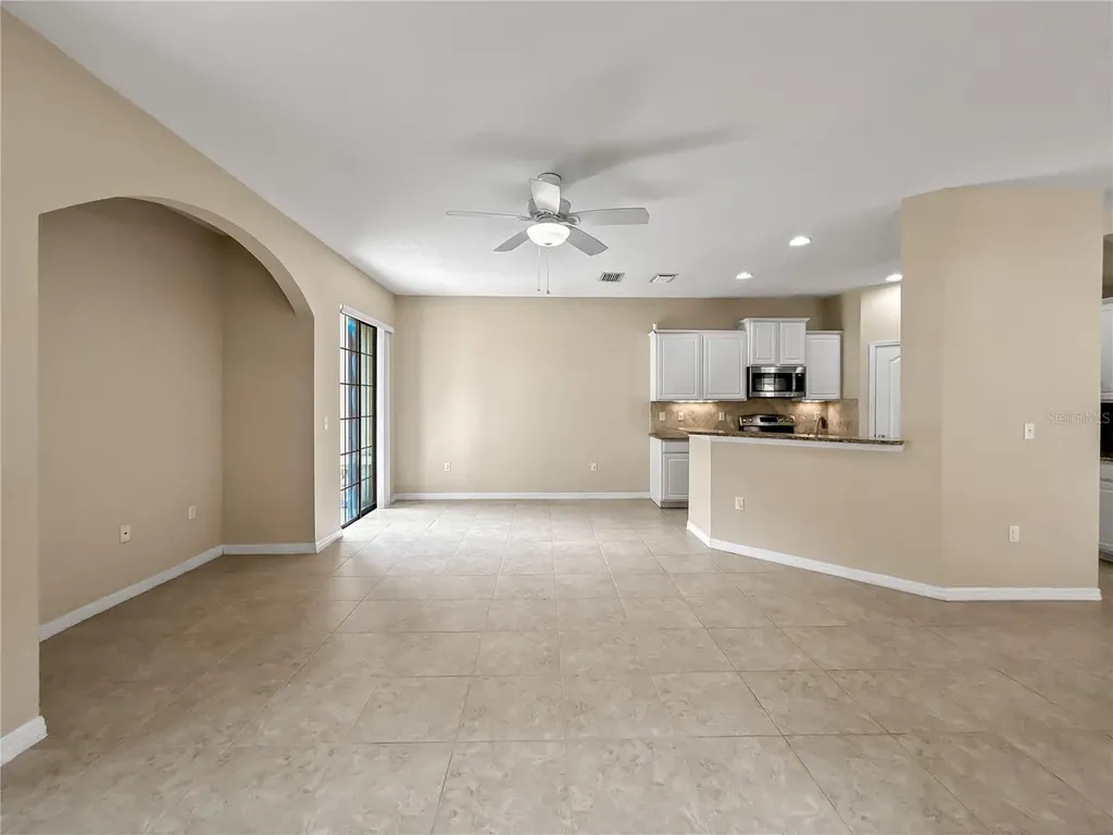 16615 Kingletside Court Lithia FL 33547
