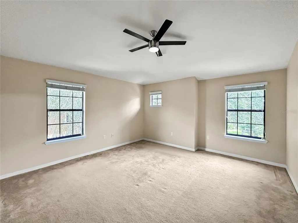 16615 Kingletside Court Lithia FL 33547
