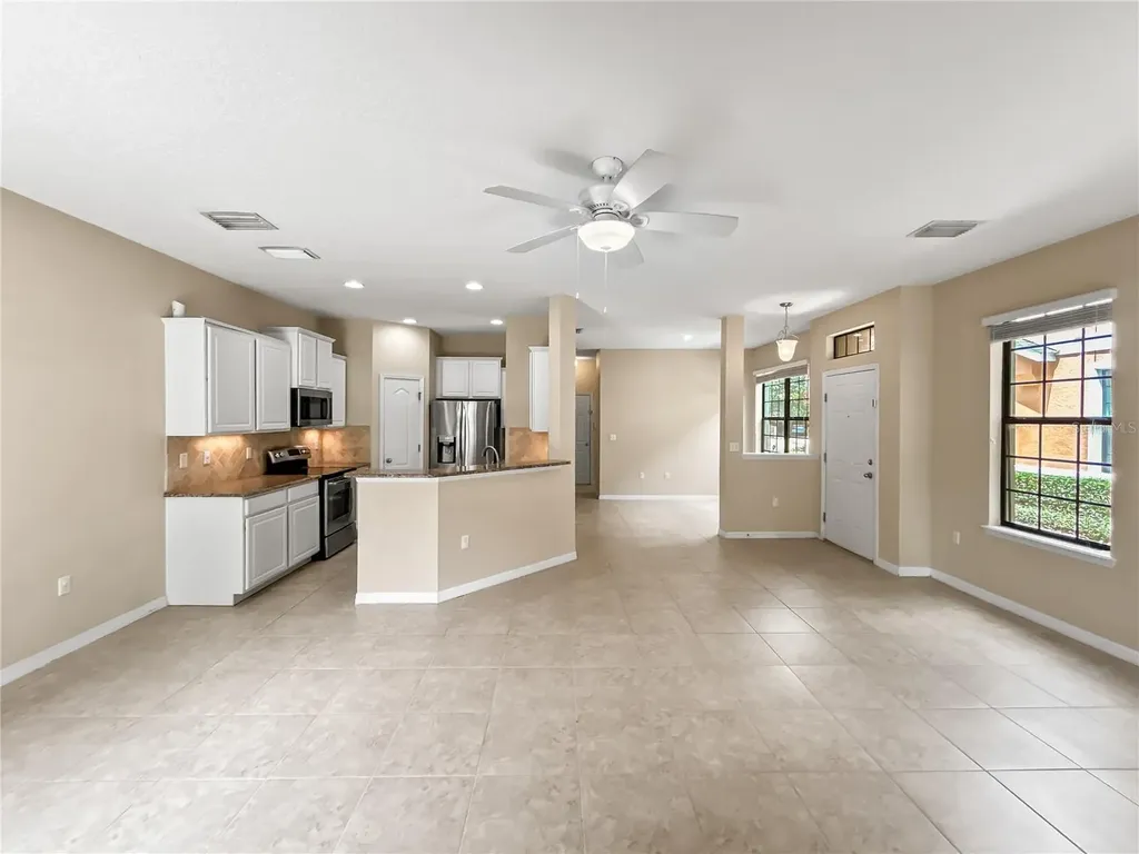 16615 Kingletside Court Lithia FL 33547