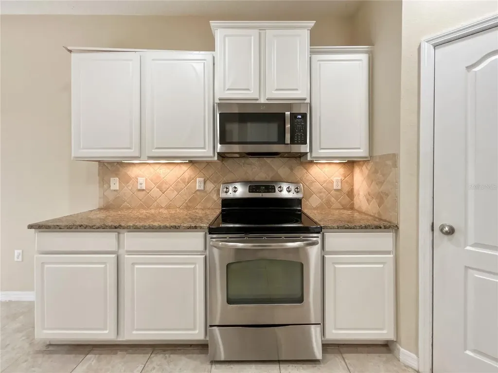 16615 Kingletside Court Lithia FL 33547