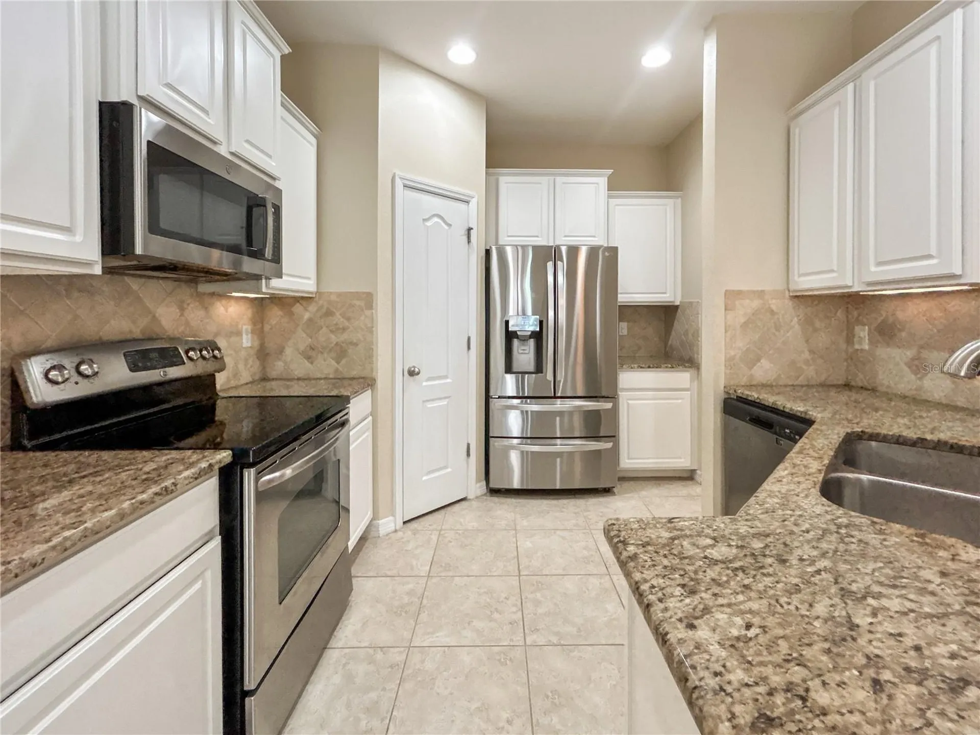 16615 Kingletside Court Lithia FL 33547