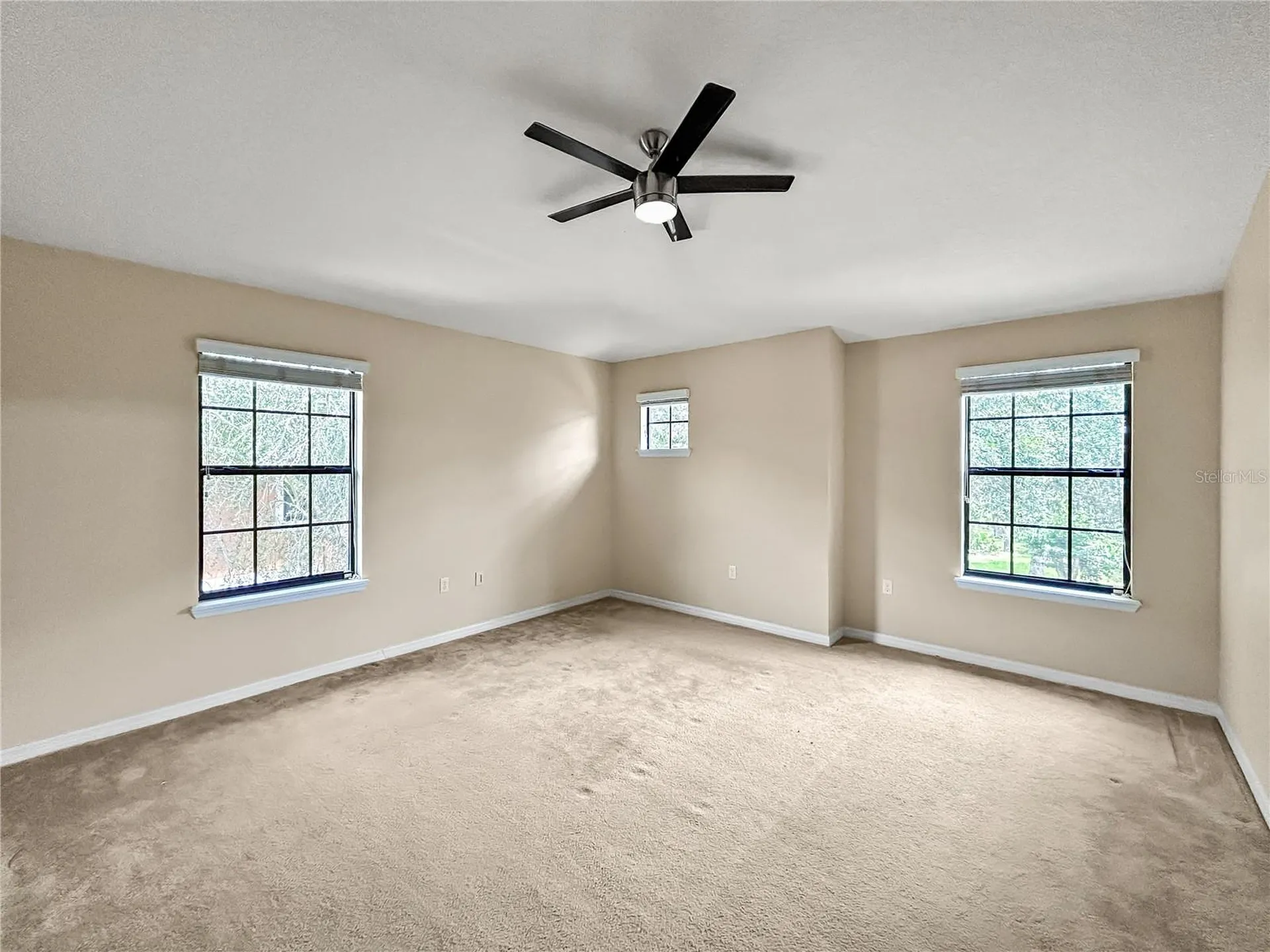 16615 Kingletside Court Lithia FL 33547