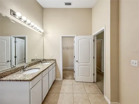 16615 Kingletside Court Lithia FL 33547