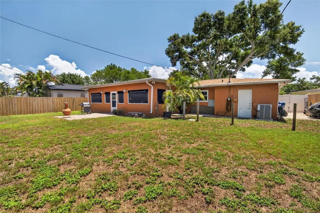 3779 Benson Avenue N St Petersburg FL 33713