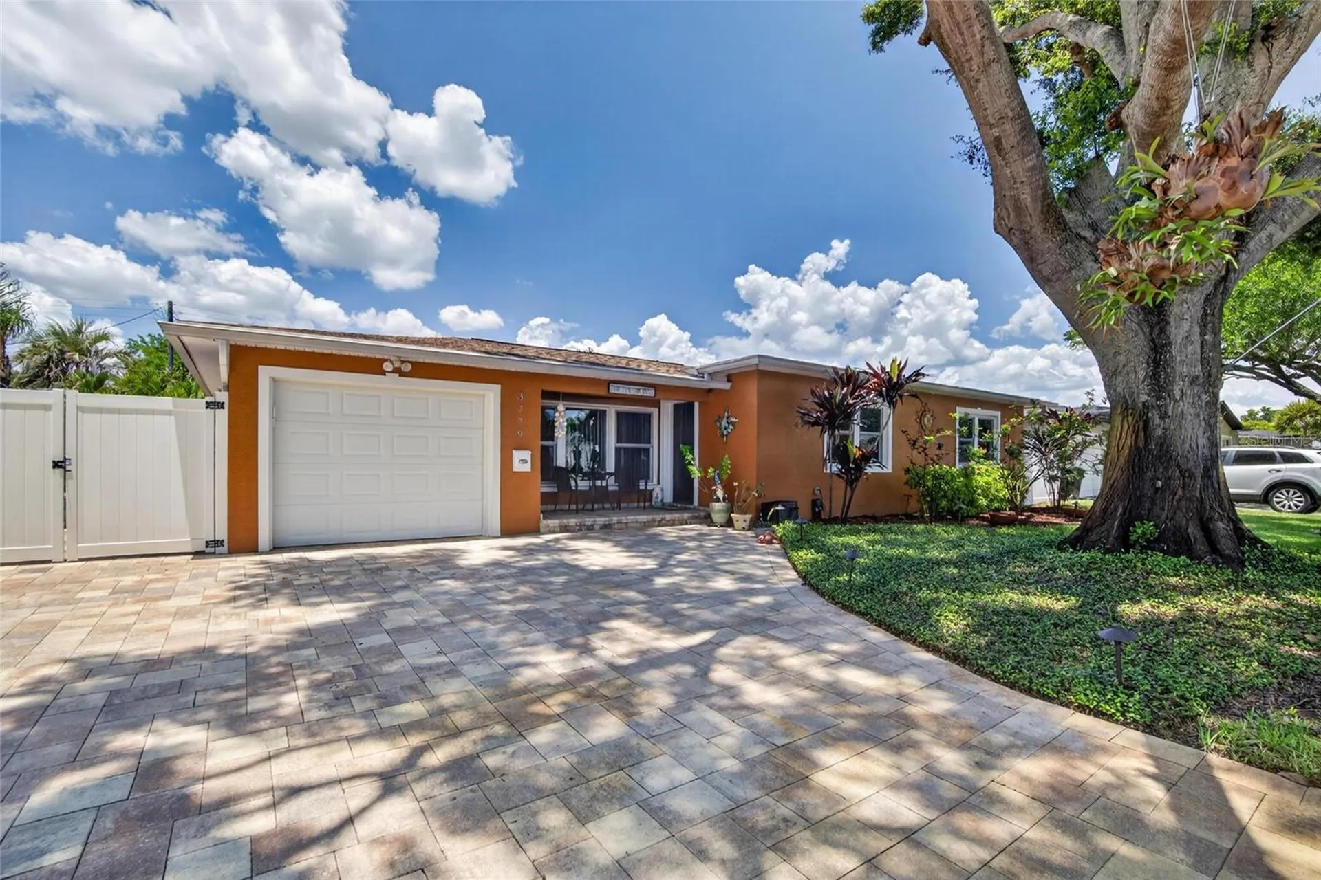 3779 Benson Avenue N St Petersburg FL 33713