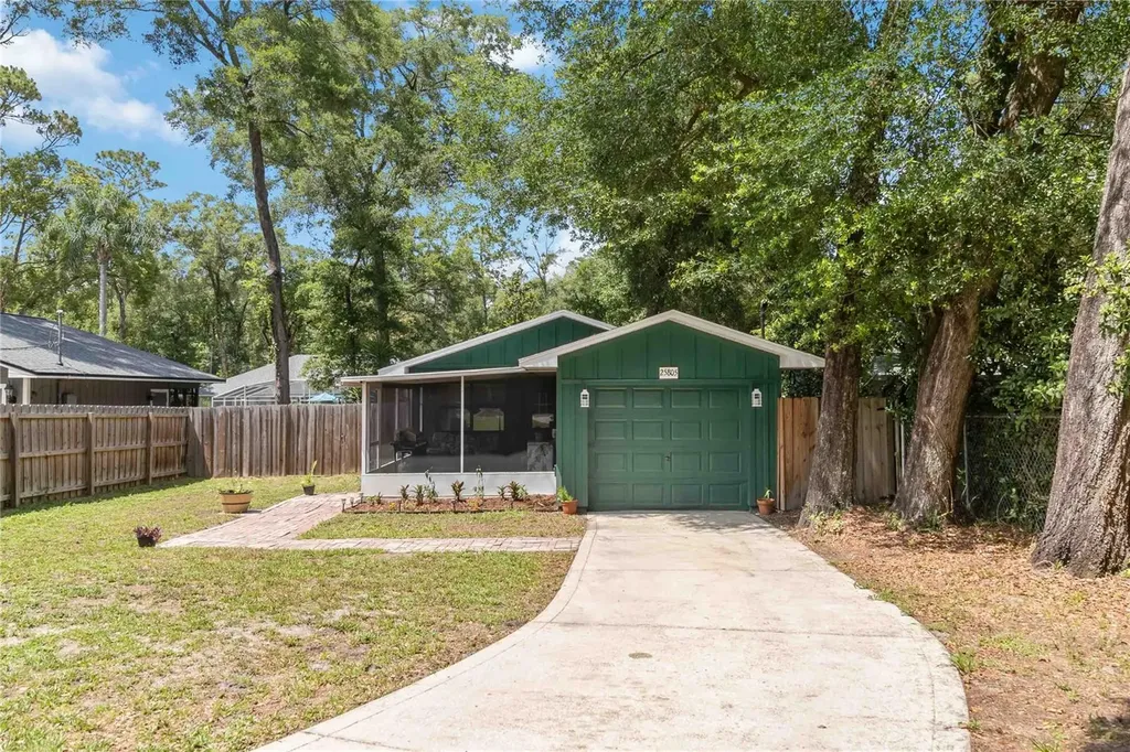 25805 Vero Street Sorrento FL 32776