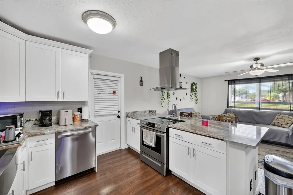 691 72nd Avenue N St Petersburg FL 33702
