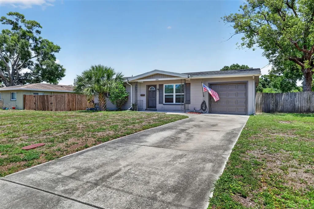 691 72nd Avenue N St Petersburg FL 33702