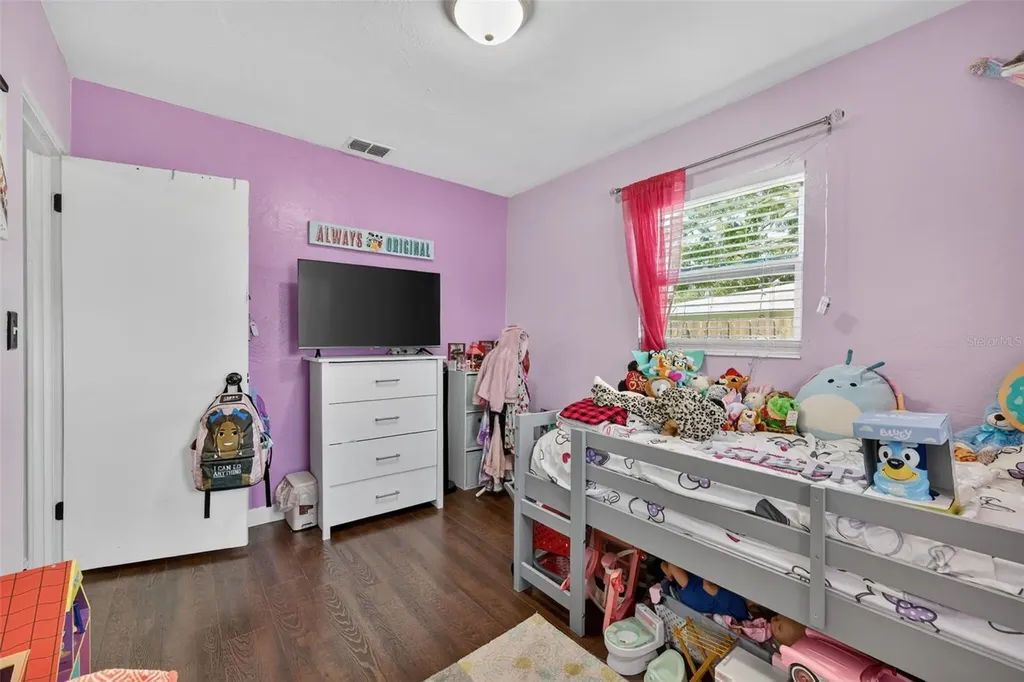 691 72nd Avenue N St Petersburg FL 33702