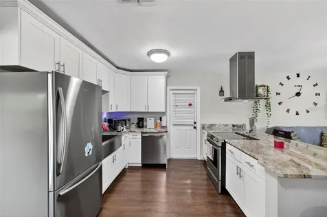 691 72nd Avenue N St Petersburg FL 33702