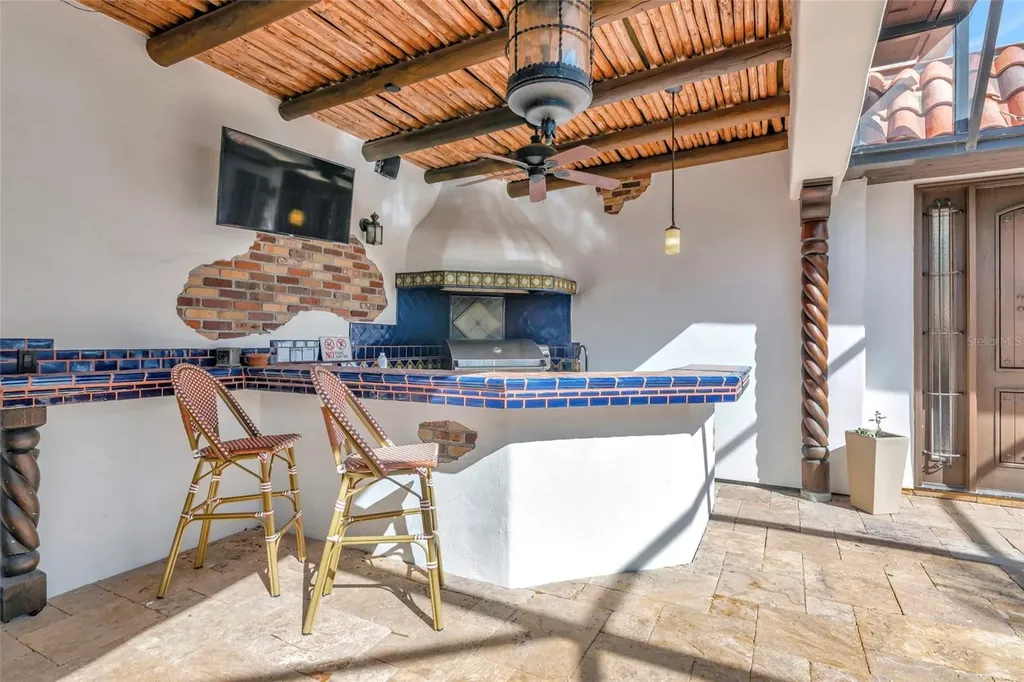 681 Avenida De Mayo Sarasota FL 34242
