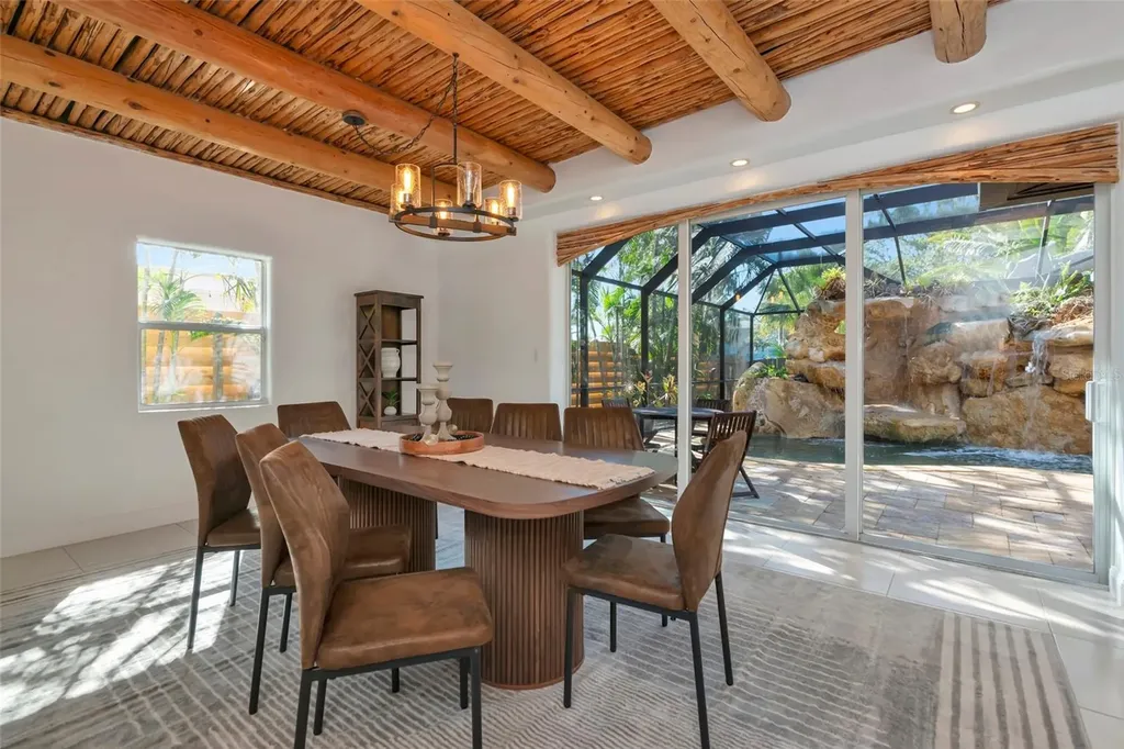 681 Avenida De Mayo Sarasota FL 34242